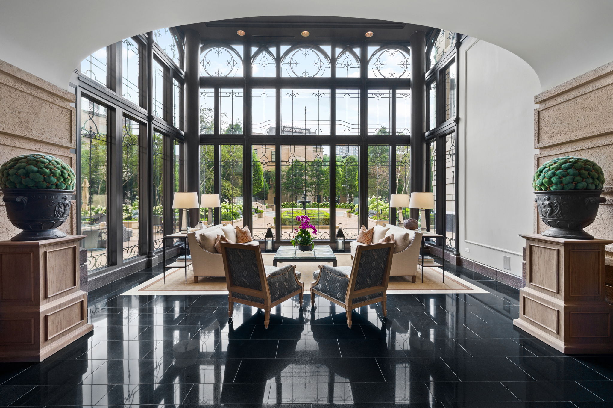 2550 N Lakeview Chicago IL Condo building.jpg